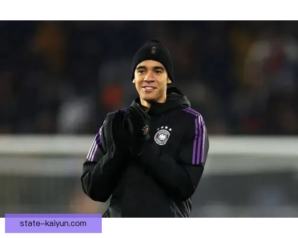 穆西亚拉家庭背景深厚，助力其在足球职业生涯中持续提升表现。